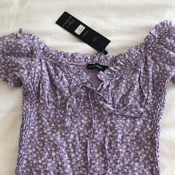 Purple floral off-shoulder mini dress. Size 6. - Picture 4 of 14